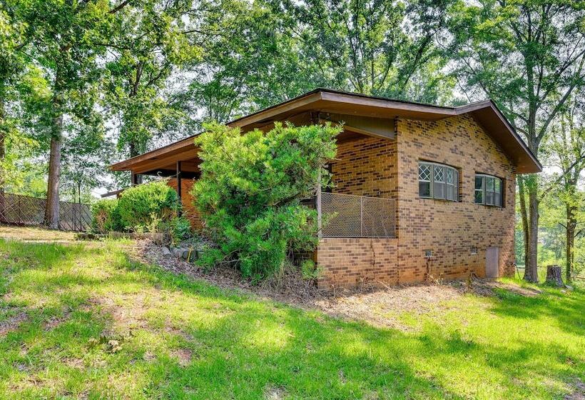Family Home On Lake Sinclair W/ Dock & Kayaks!