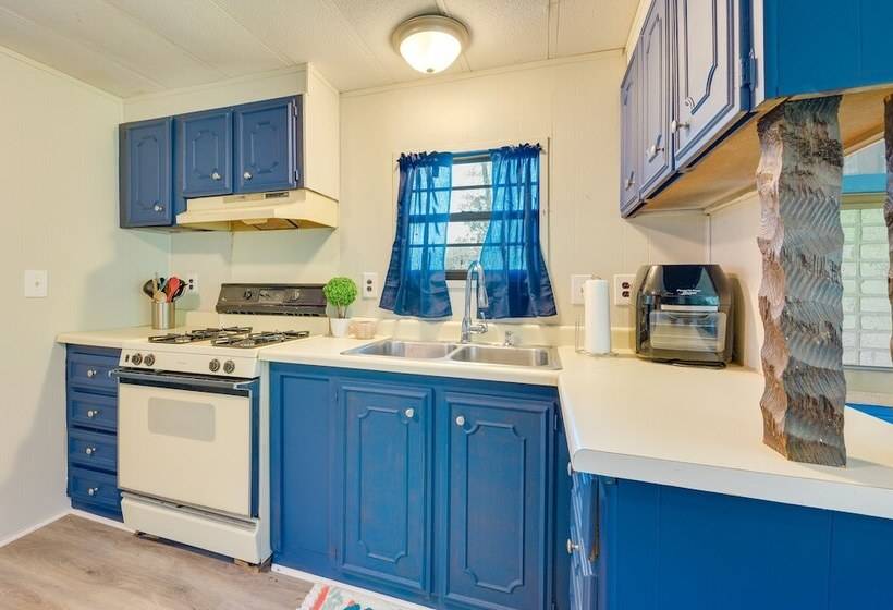 Family Home On Lake Sinclair W/ Dock & Kayaks!