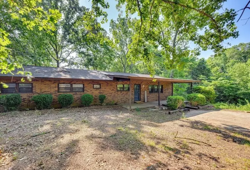 Family Home On Lake Sinclair W/ Dock & Kayaks!