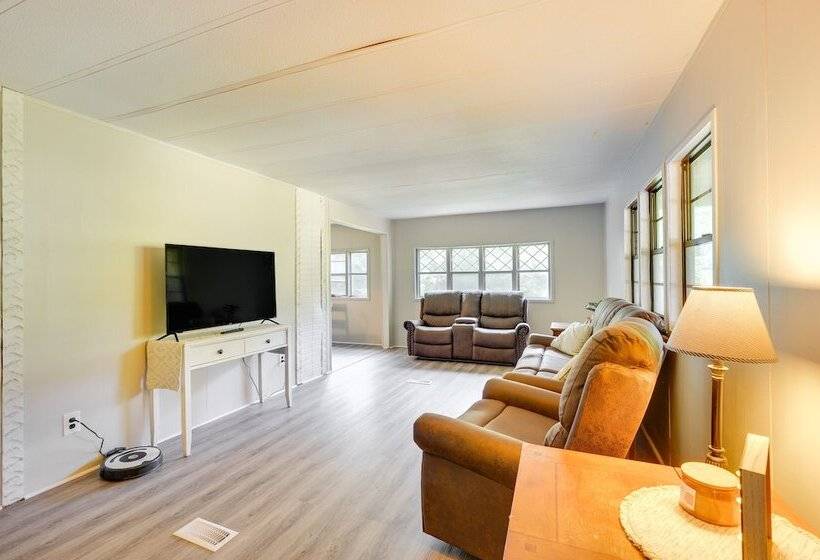 Family Home On Lake Sinclair W/ Dock & Kayaks!