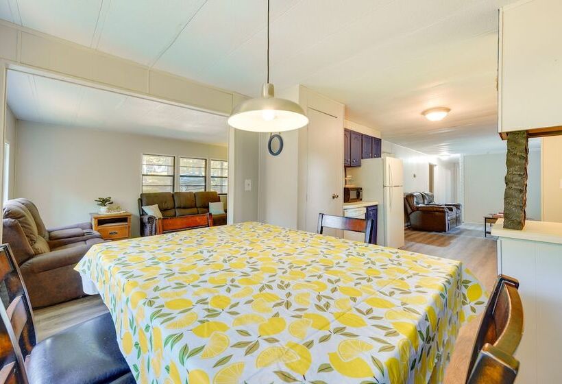 Family Home On Lake Sinclair W/ Dock & Kayaks!