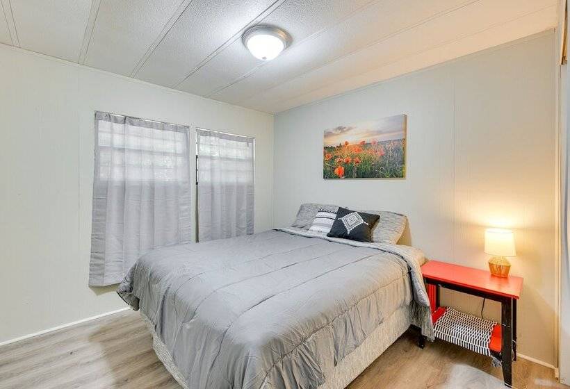 Family Home On Lake Sinclair W/ Dock & Kayaks!