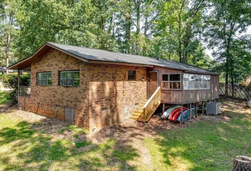 Family Home On Lake Sinclair W/ Dock & Kayaks!
