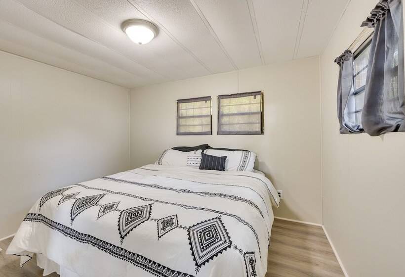 Family Home On Lake Sinclair W/ Dock & Kayaks!