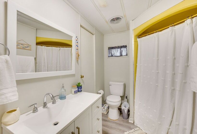 Family Home On Lake Sinclair W/ Dock & Kayaks!