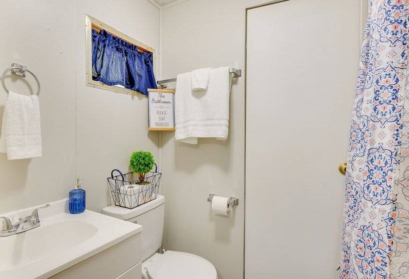 Family Home On Lake Sinclair W/ Dock & Kayaks!