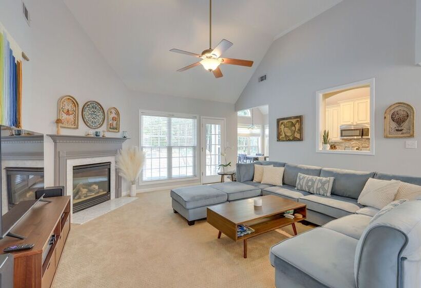 Fayetteville Retreat W/ Hot Tub & Fenced Yard