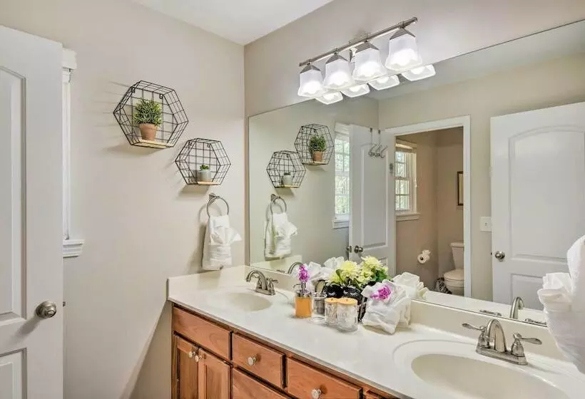 Helen Retreat W/ Hot Tub, 2 Mi To Downtown!