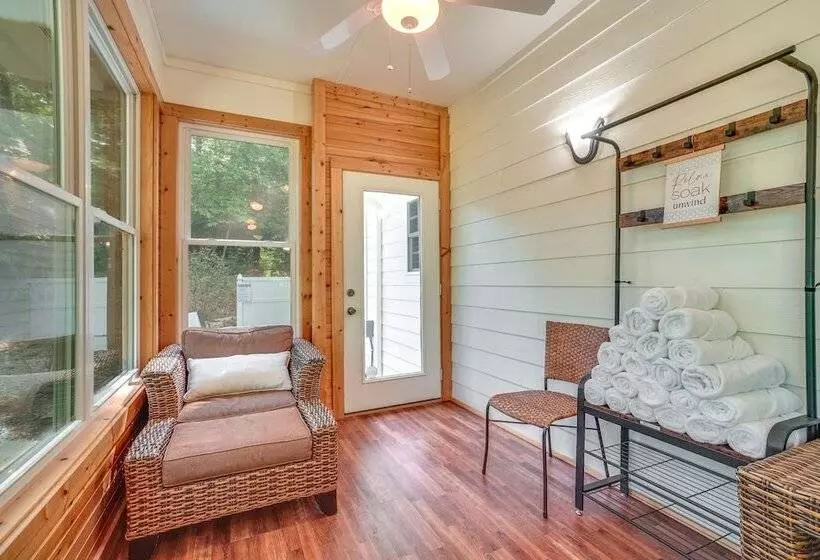 Helen Retreat W/ Hot Tub, 2 Mi To Downtown!