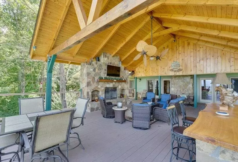 Hiawassee Home W/ Fire Pit & Furnished Deck!