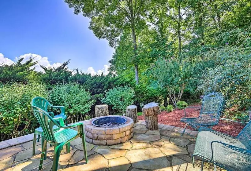 Hiawassee Home W/ Fire Pit & Furnished Deck!