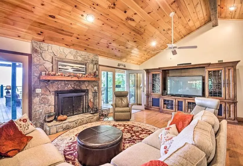 Hiawassee Home W/ Fire Pit & Furnished Deck!