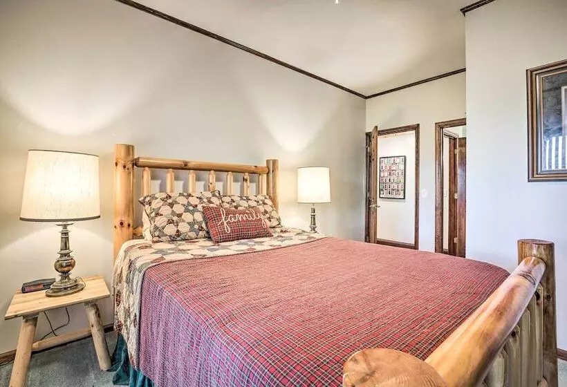 Hiawassee Home W/ Fire Pit & Furnished Deck!