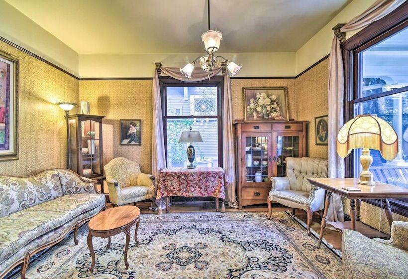 Historical Portland Home < 2 Mi To Downtown!