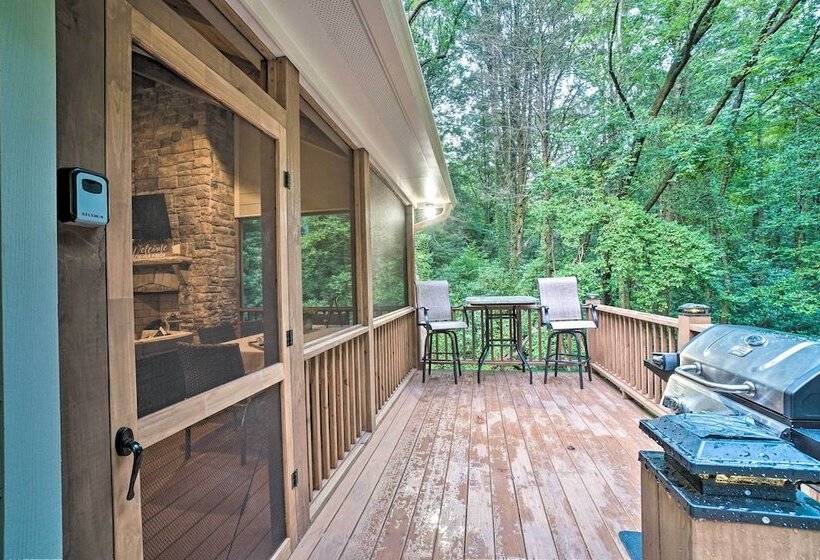 Hootenanny At Horton Creek: Creekside Escape!