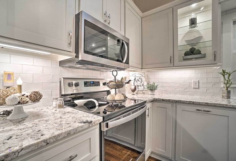 Hootenanny At Horton Creek: Creekside Escape!