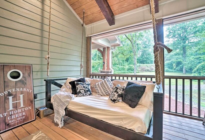 Hootenanny At Horton Creek: Creekside Escape!