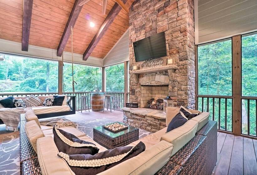 Hootenanny At Horton Creek: Creekside Escape!