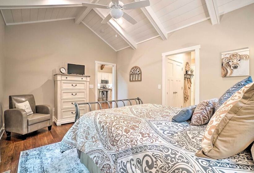 Hootenanny At Horton Creek: Creekside Escape!