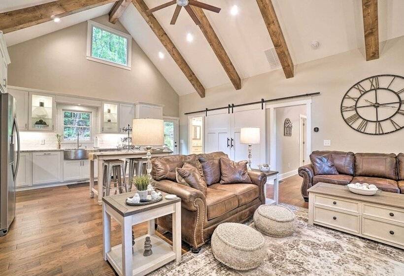 Hootenanny At Horton Creek: Creekside Escape!