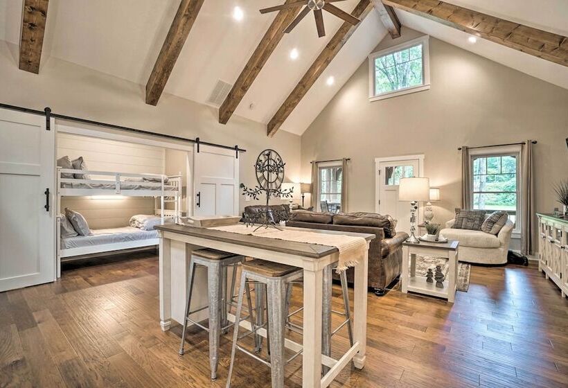 Hootenanny At Horton Creek: Creekside Escape!