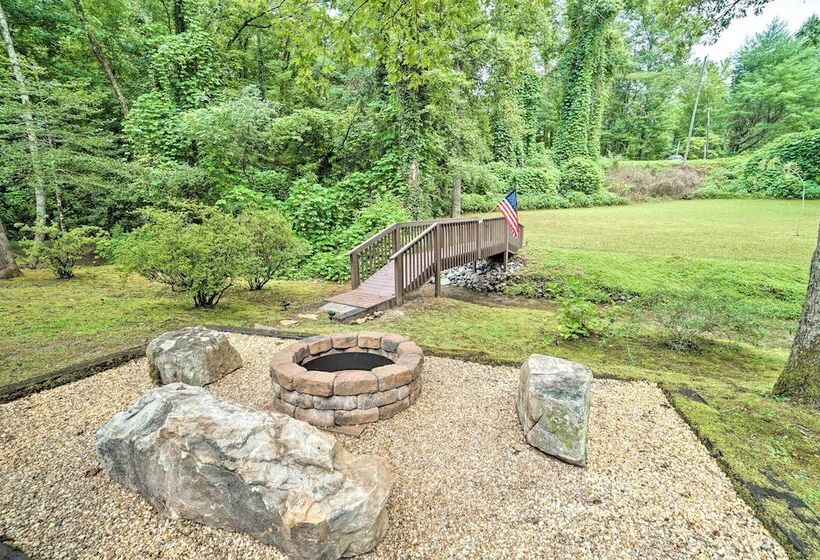 Hootenanny At Horton Creek: Creekside Escape!