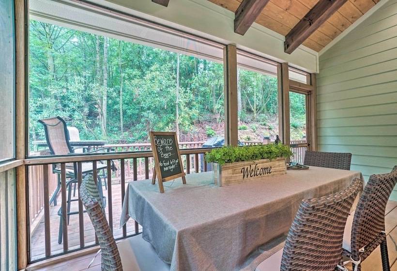 Hootenanny At Horton Creek: Creekside Escape!