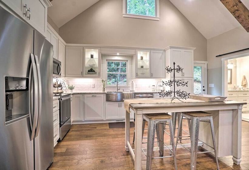 Hootenanny At Horton Creek: Creekside Escape!