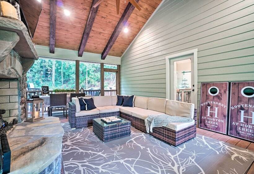 Hootenanny At Horton Creek: Creekside Escape!