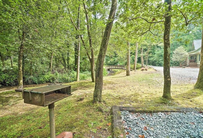 Hootenanny At Horton Creek: Creekside Escape!