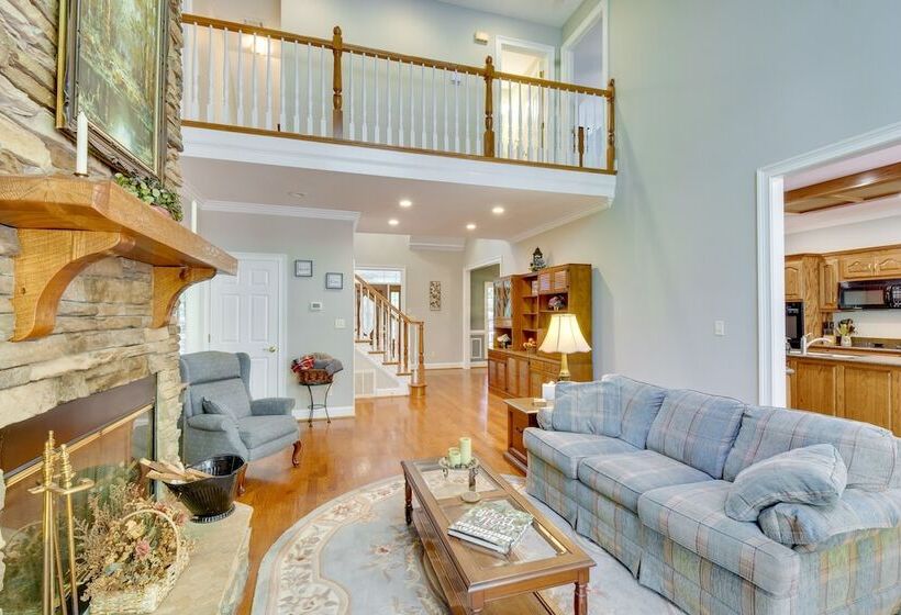 Lakefront Hartwell Retreat W/ Gas Grill & Deck!