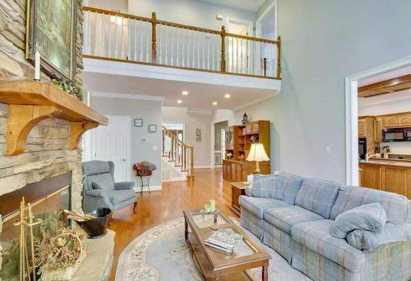 Lakefront Hartwell Retreat W/ Gas Grill & Deck!