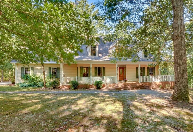 Lakefront Hartwell Retreat W/ Gas Grill & Deck!