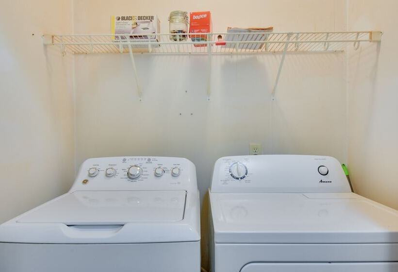 Lakefront Hartwell Retreat W/ Gas Grill & Deck!