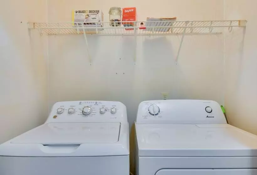 Lakefront Hartwell Retreat W/ Gas Grill & Deck!