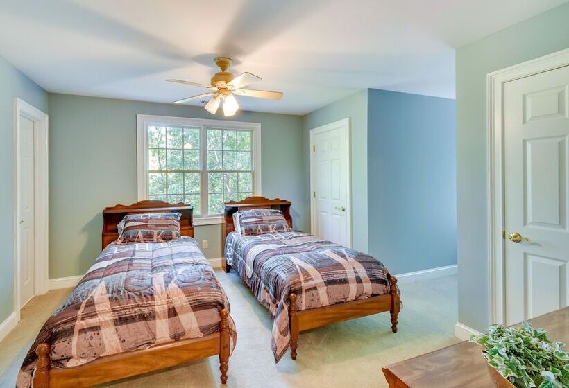 Lakefront Hartwell Retreat W/ Gas Grill & Deck!