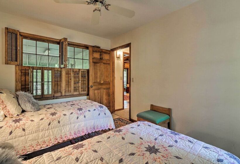 Lakefront Milledgeville Cabin: Private Dock, Porch