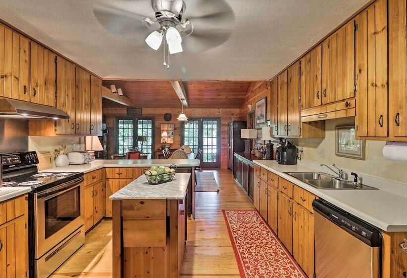 Lakefront Milledgeville Cabin: Private Dock, Porch