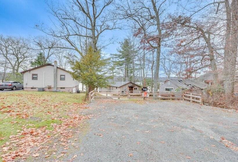 Lakefront Property In The Heart Of The Catskills!