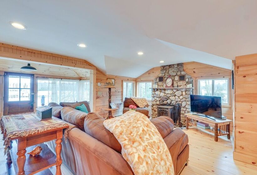 Lakefront Property In The Heart Of The Catskills!