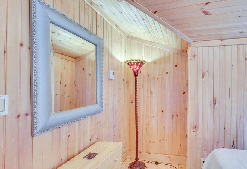 Lakefront Property In The Heart Of The Catskills!