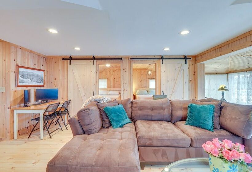 Lakefront Property In The Heart Of The Catskills!