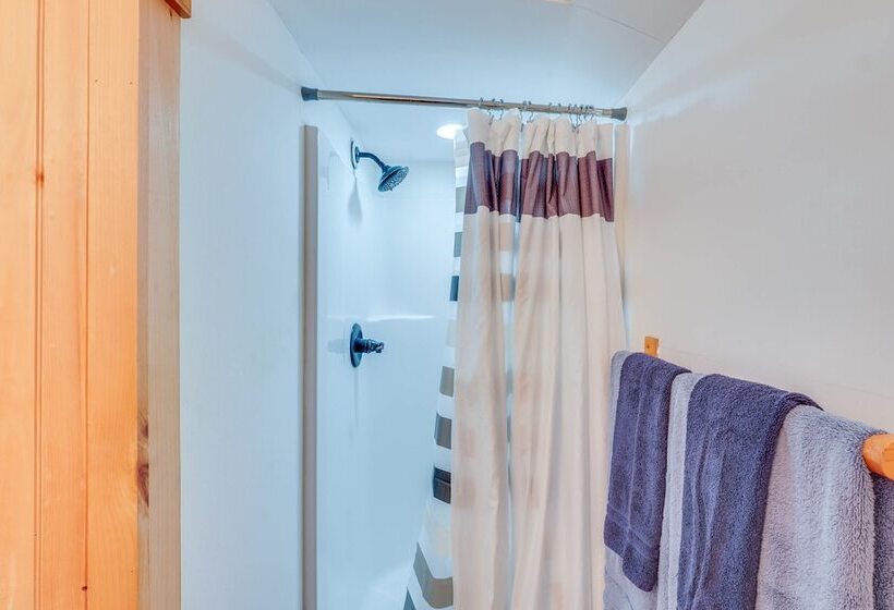 Lakefront Property In The Heart Of The Catskills!