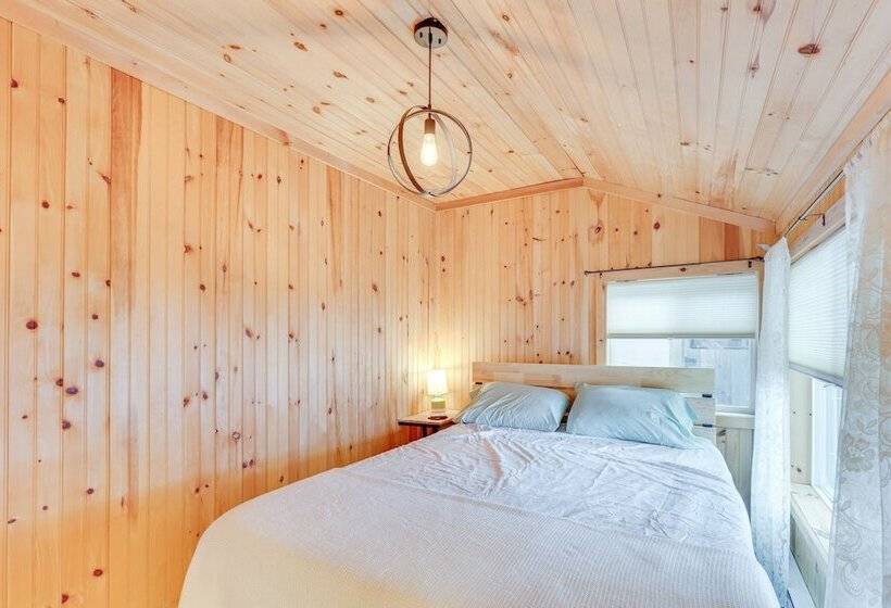 Lakefront Property In The Heart Of The Catskills!