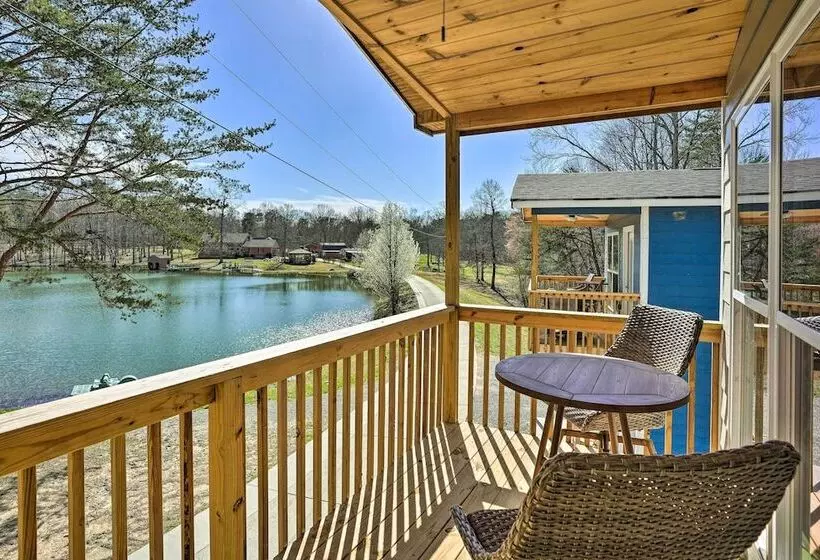 10 Mi To Drive In: Lakefront Trenton Cabin!