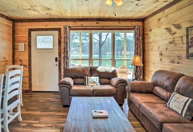 10 Mi To Drive In: Lakefront Trenton Cabin!