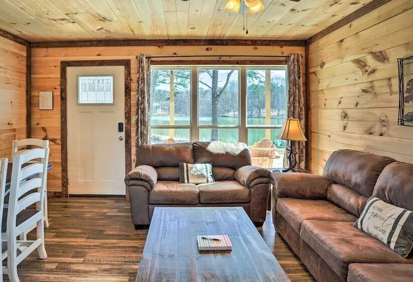 10 Mi To Drive In: Lakefront Trenton Cabin!