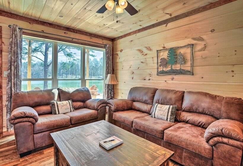 10 Mi To Drive In: Lakefront Trenton Cabin!