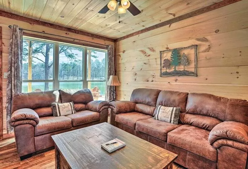 10 Mi To Drive In: Lakefront Trenton Cabin!