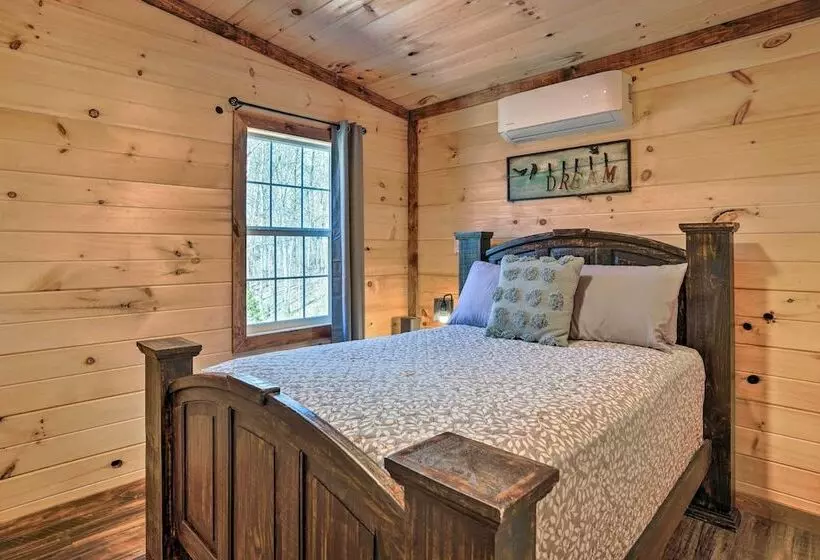 10 Mi To Drive In: Lakefront Trenton Cabin!